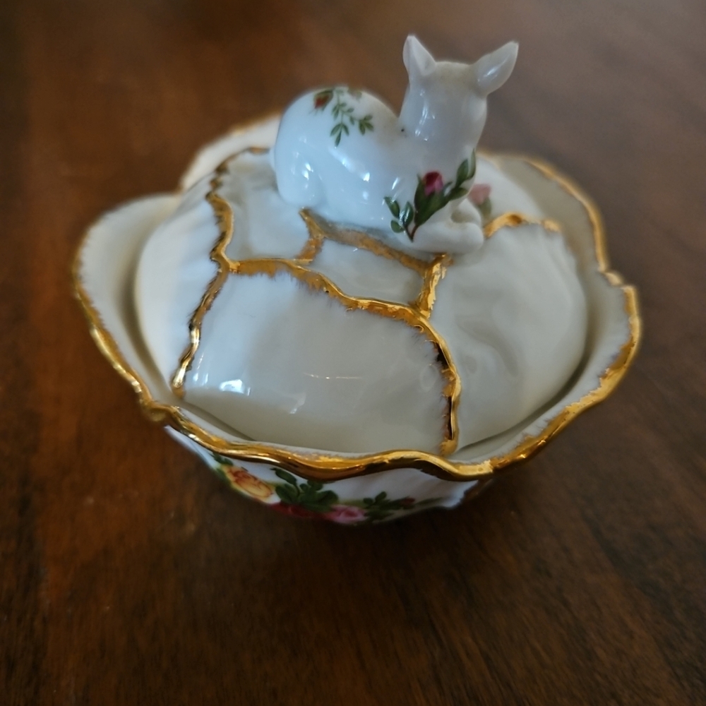 RARE ROYAL ALBERT OLD COUNTRY ROSES BUNNY RABBIT Trinkett Jewelry Box Figurine - Picture 4 of 8